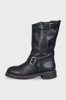 Black boots with adjustable buckle