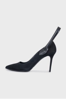 Suede shoes with an accent detail