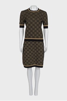 Skirt suit with a gold print