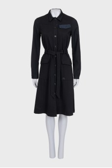 Fitted dress with buttons and a belt