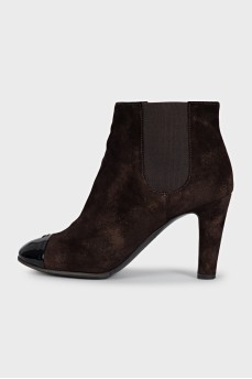 Brown suede ankle boots with logo
