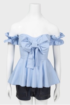 TOP of fitted cut with a bow on the chest
