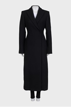 Fitted wool coat with buttons
