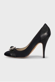 Textile shoes with leather inserts