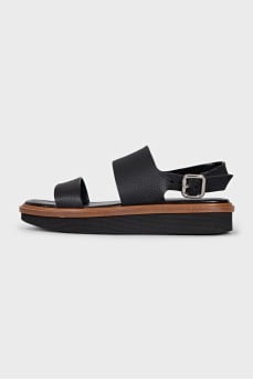 Leather sandals with adjustable buckle