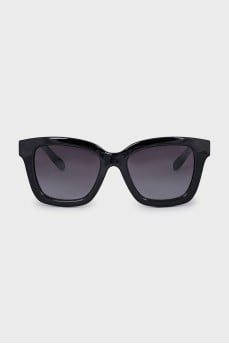Black sunglasses with gradient lenses