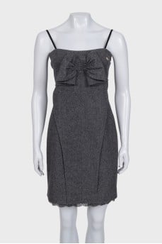 Fitted dress with lace trim at the bottom