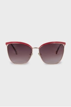 Gradient sunglasses with gold frames