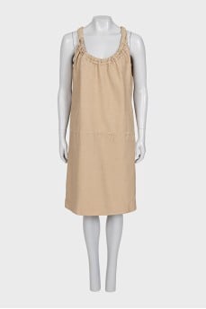 Loose-fitting dress with a bow