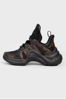 Sneakers on thick sole with a proprietary print