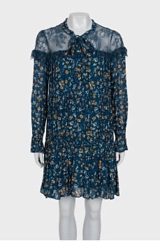 Loose-fitting dress with a floral print