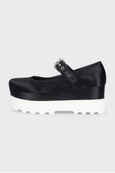 Textile shoes with a high platform