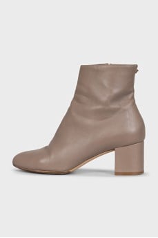 Brown ankle boots with mid-heels