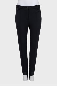 Black leggings with stirrups and a crease