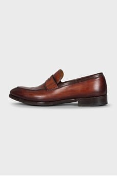 Men's loafers with a brown tint