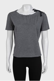 Gray T-shirt with ties at the collar