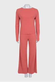 Cashmere pink suit with trousers and a jumper