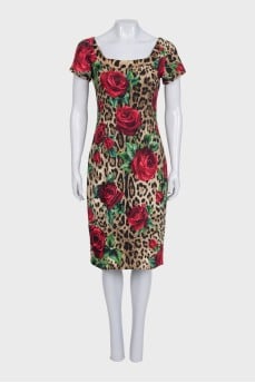 Fitted dress with a zip in a floral print