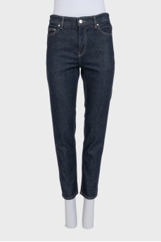 Dark blue straight-leg jeans with pockets