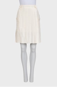 White skirt with patch pockets