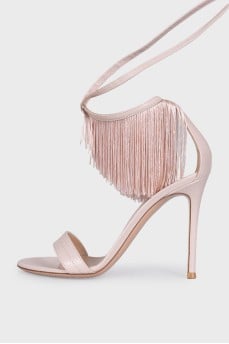 Leather sandals with fringe