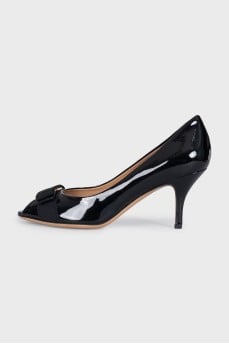 Black patent leather open-toe shoes