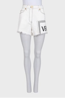 White shorts with fringe