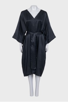 Dress with wide sleeves and a belt