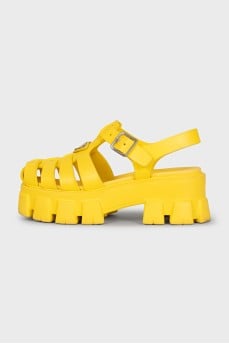 Rubber sandals with brand logo
