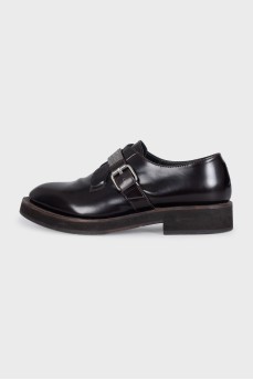 Brown leather shoes with decoration