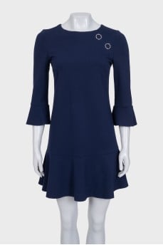 Fitted dress decorated with a frill