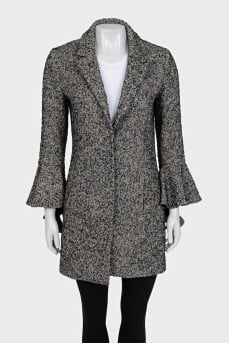 Fitted coat with decorated sleeves