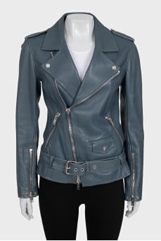Leather jacket with a fitted cut and a diagonal fastening