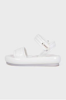 Patent leather sandals with velcro fastenings