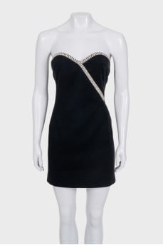 Black fitted dress decorated with crystals