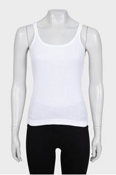 White tight-fitting T-shirt