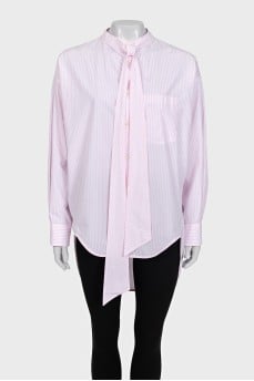 Pink shirt with ties at the collar