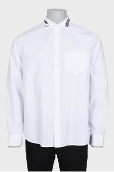 Men's shirt with embroidered collar
