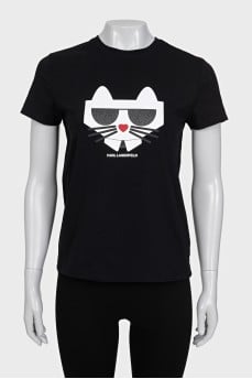Black fitted T-shirt with a branded print