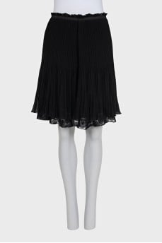 Pleated skirt decorated with lace