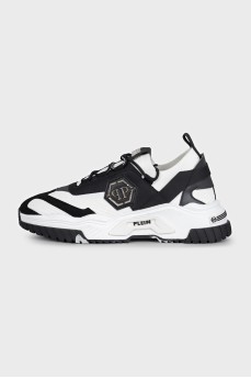 Men's sneakers with branded laces