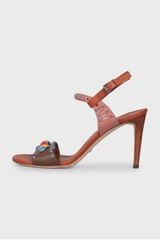 Leather sandals decorated with stones