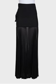 Black pleated skirt with tag