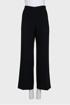 Wide-leg black trousers with a mid-rise