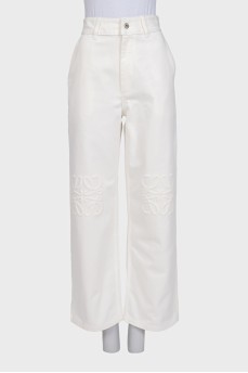 White high-waisted jeans with embroidery