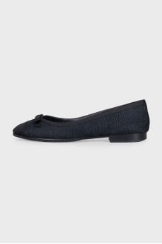 Textile ballet flats decorated with bows