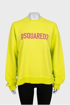 Green sweatshirt with a signature print