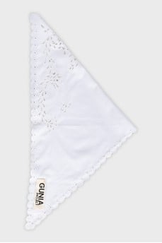 Scarf decorated with embroidery