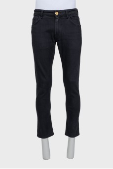 Men's jeans with embroidered logo on the pocket