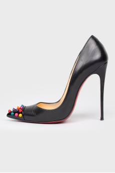 Tors with spikes on a toe